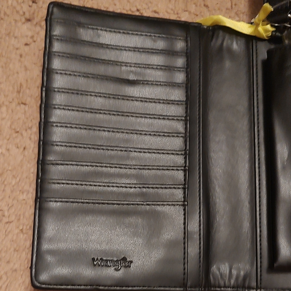 Wrangler Black and Gray Geometric Crossbody Or Wristlet - Picture 4 of 14